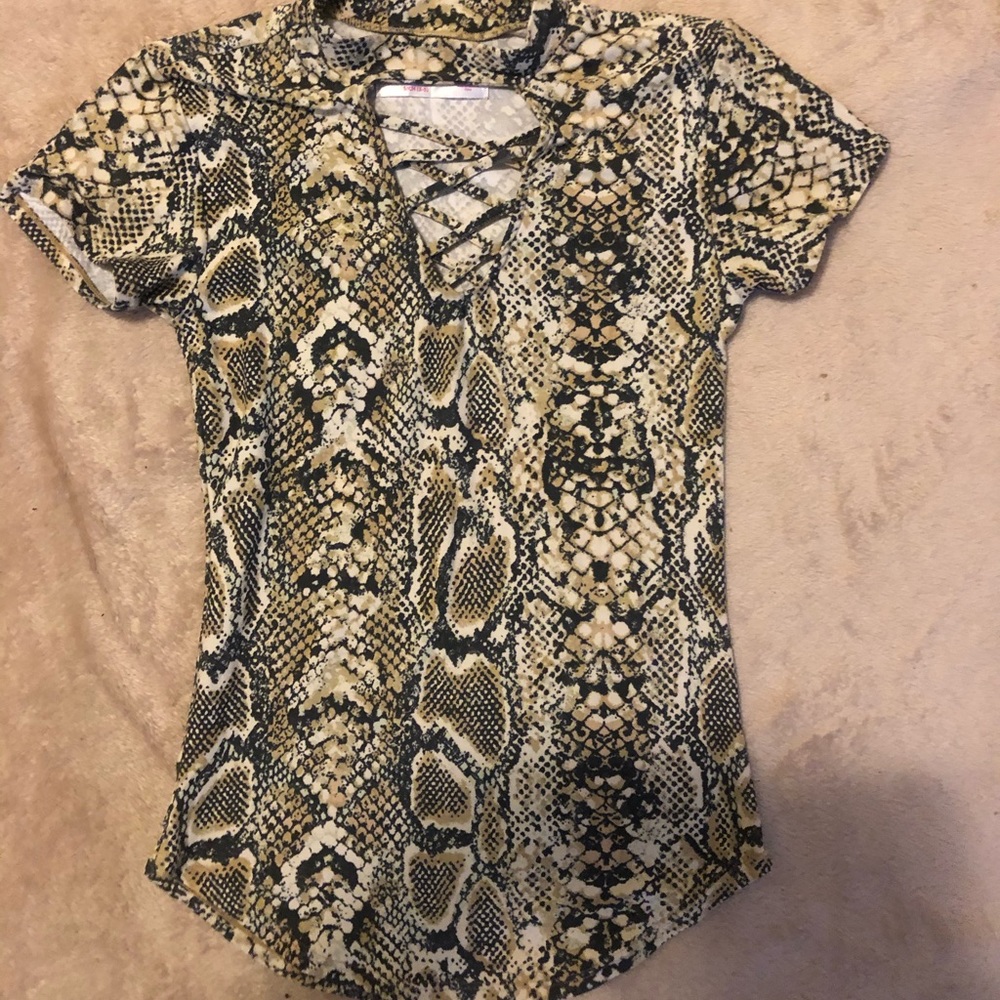 snakeskin print stappy shirt 🐍